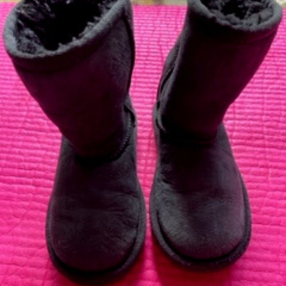 UGG